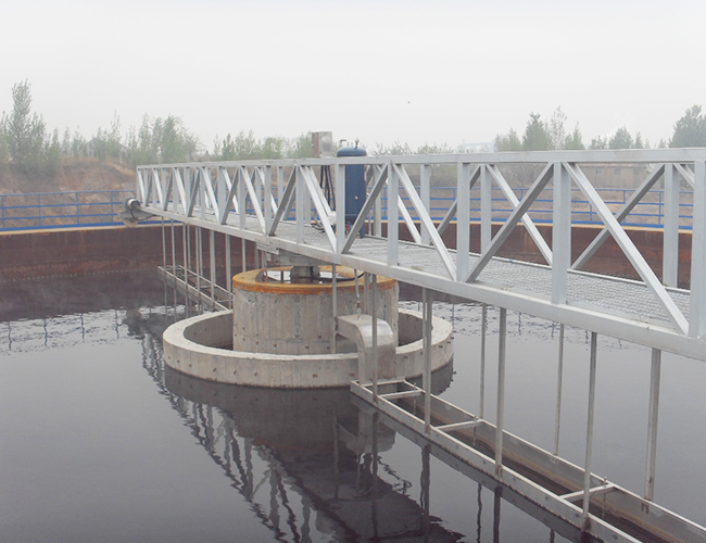 周（zhōu）邊傳動（dòng）虹吸（xī）泥機（jī）