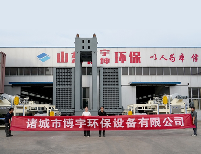 日處理量200噸智能超高壓疊層壓濾機完工發往成都（dōu）