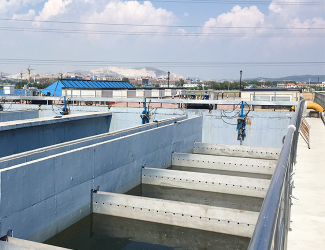 液壓往複式刮泥機 液(yè)壓(yā)往複式刮泥機(jī)