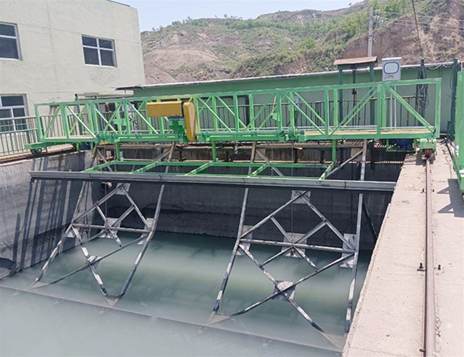 行車式提耙刮（guā）泥機（jī）|行車提（tí）耙式刮泥機